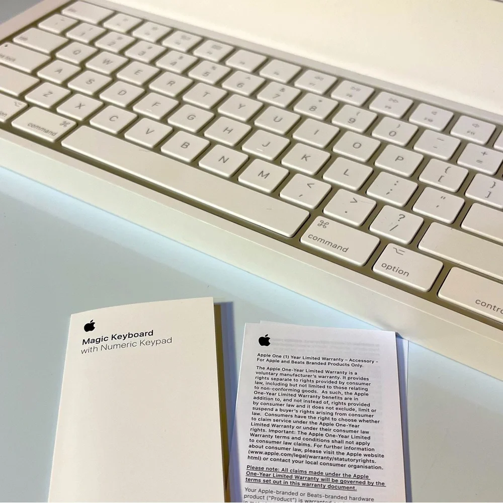 APPLE Magic Keyboard with Numeric Keypad US English White Wireless Chargable